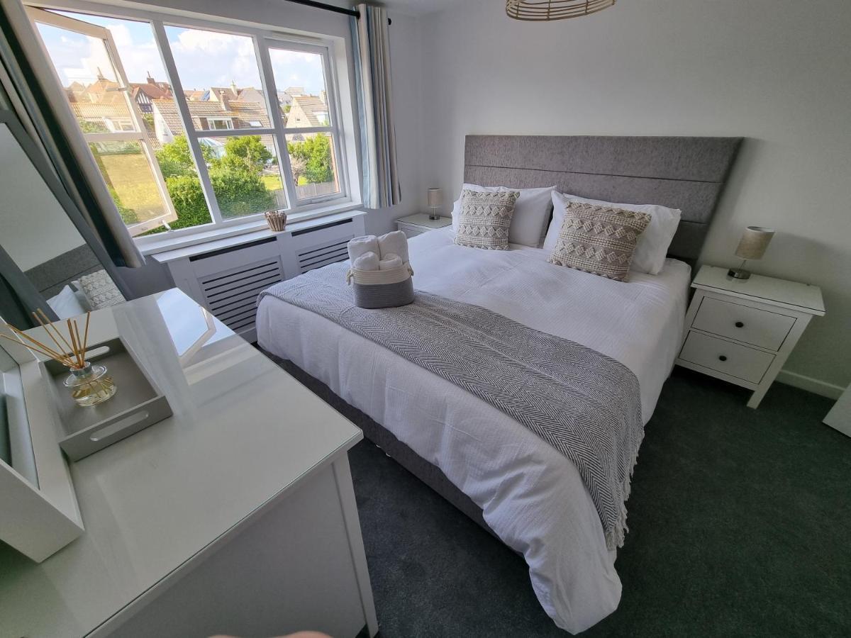 Hightide - 2 Bed With Parking, Balcony & Sea View. Lägenhet Swanage Exteriör bild