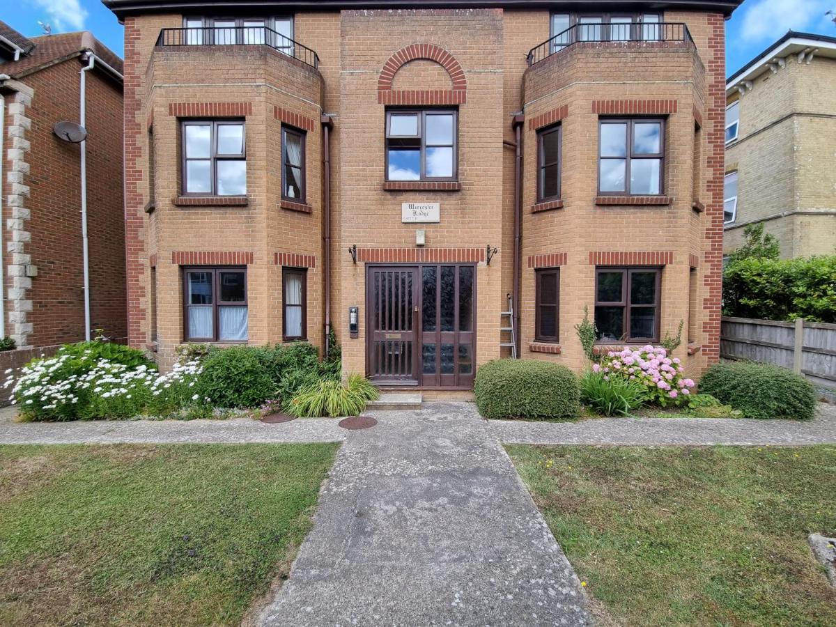 Hightide - 2 Bed With Parking, Balcony & Sea View. Lägenhet Swanage Exteriör bild