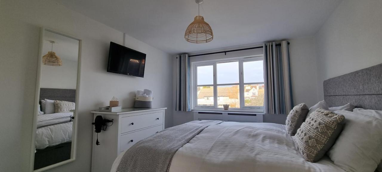 Hightide - 2 Bed With Parking, Balcony & Sea View. Lägenhet Swanage Exteriör bild