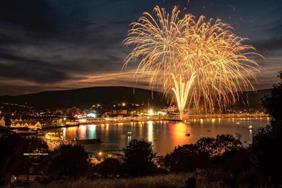 Hightide - 2 Bed With Parking, Balcony & Sea View. Lägenhet Swanage Rum bild