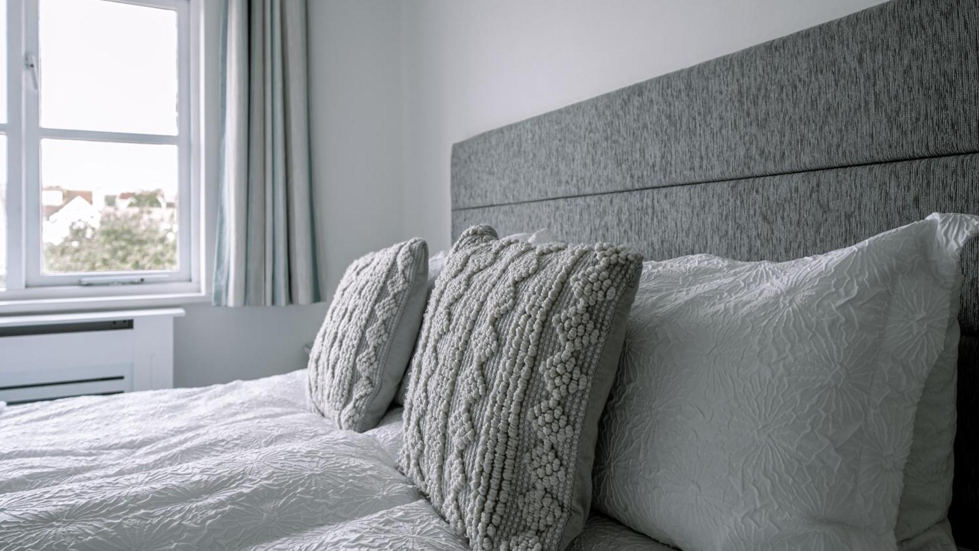 Hightide - 2 Bed With Parking, Balcony & Sea View. Lägenhet Swanage Exteriör bild