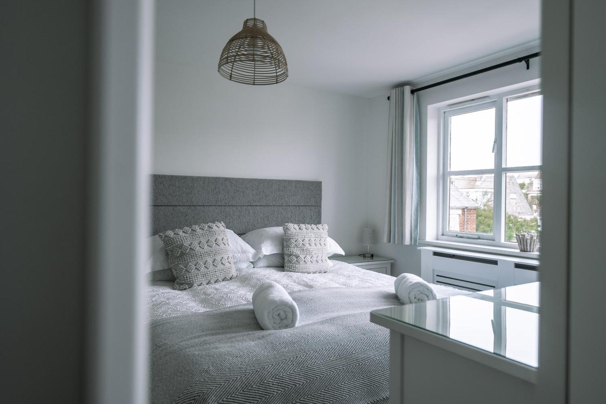 Hightide - 2 Bed With Parking, Balcony & Sea View. Lägenhet Swanage Exteriör bild