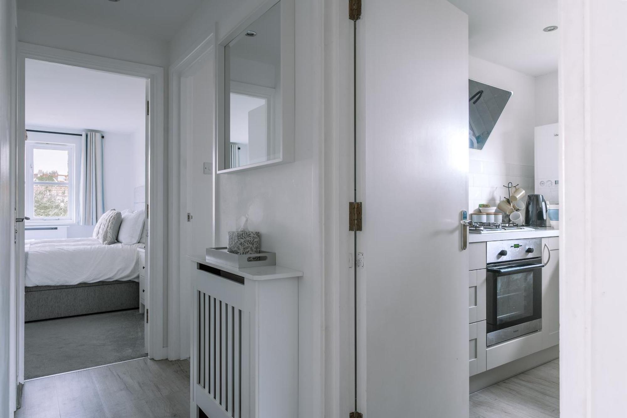 Hightide - 2 Bed With Parking, Balcony & Sea View. Lägenhet Swanage Exteriör bild